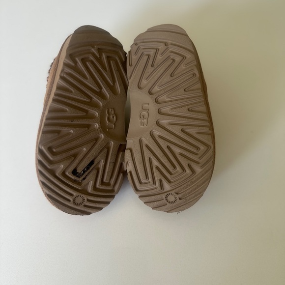 UGG Tasman Brown Slides - Picture 5 of 5